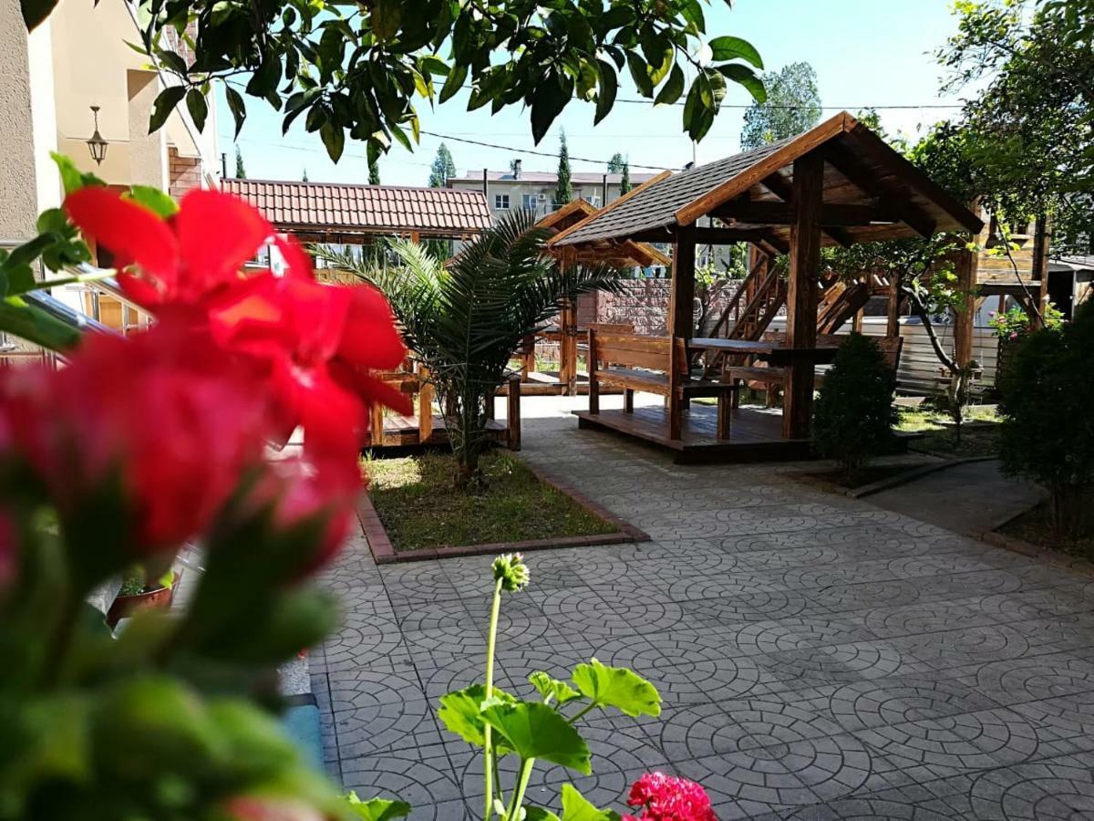 Runo Guest House Gagra Eksteriør billede